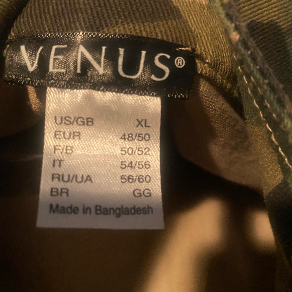 Camo Jean jacket. Sz large. Lots of details. - Picture 5 of 9